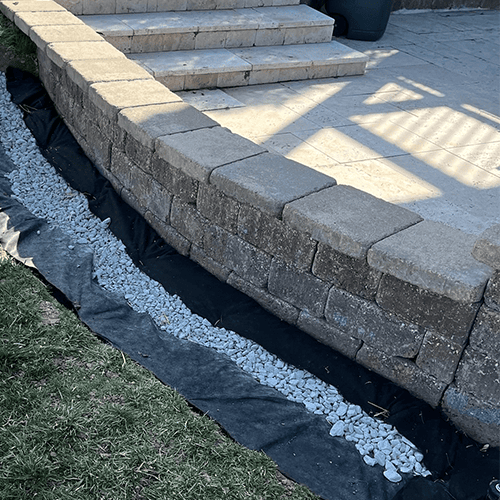 retaining wall with drainage