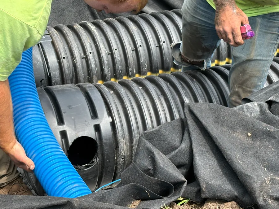 Large perforated dispersion chambers wrapped in filter fabric with the inlet pipe being fitted